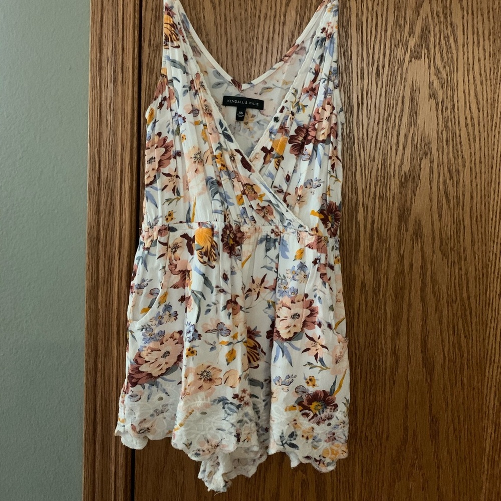 Kendall & Kylie floral romper with pockets